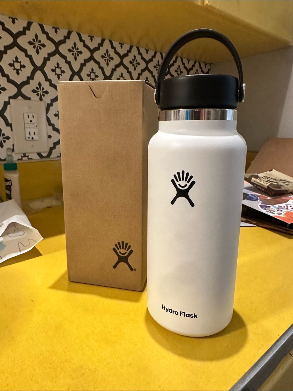 BRAND NEW never used Hydro Flask White 32oz Insulated Water Bottle with Handle